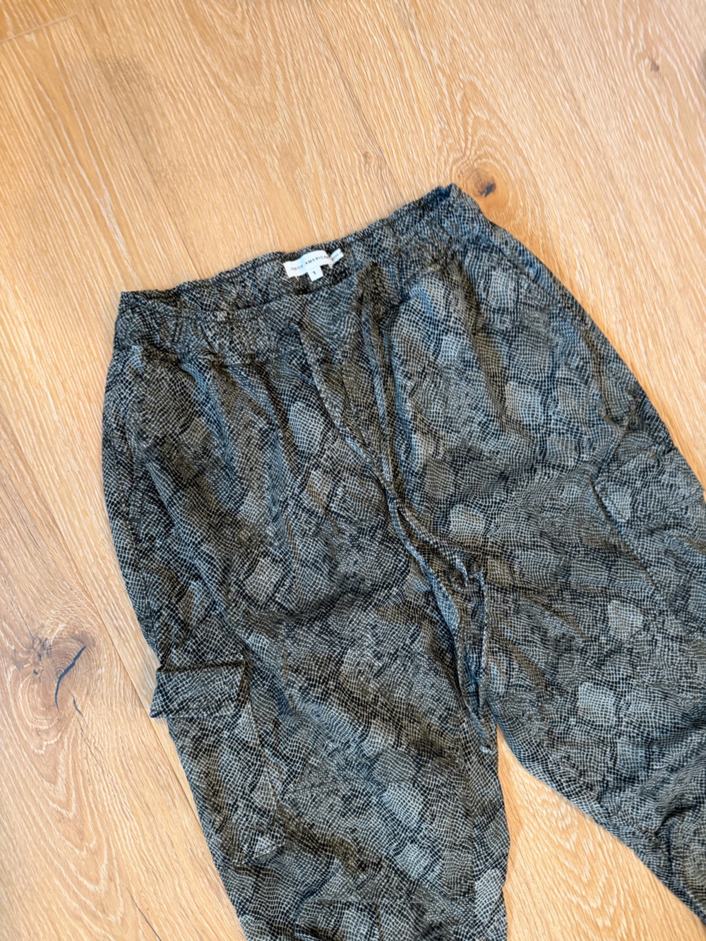 Good American • Python Jogger - Picture 6 of 7